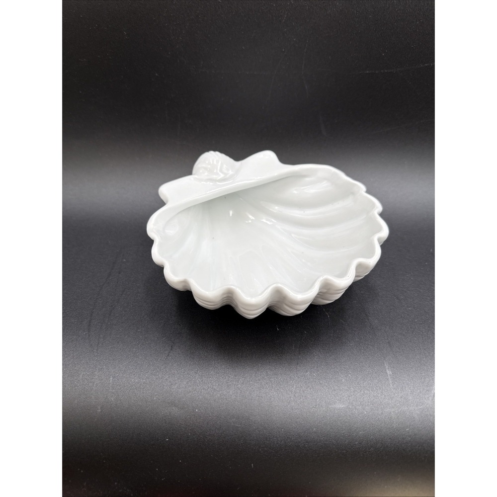 Pottery Barn White Clam Scallop Shell Appetizer / Soap Dish Discontinued EUC